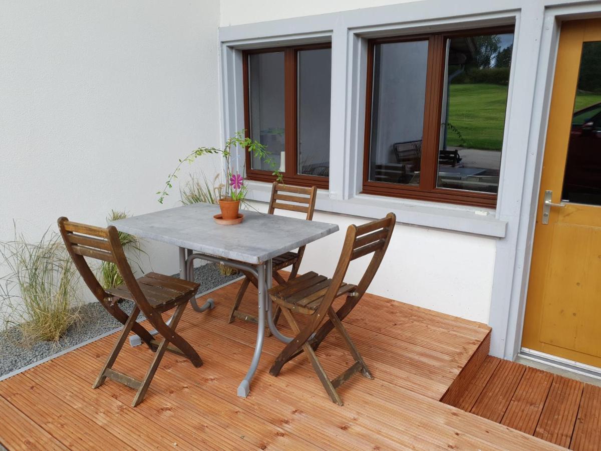 O Valanvron - Appartement Dans Une Ancienne Ferme Neuchateloise La Chaux De Fonds ภายนอก รูปภาพ