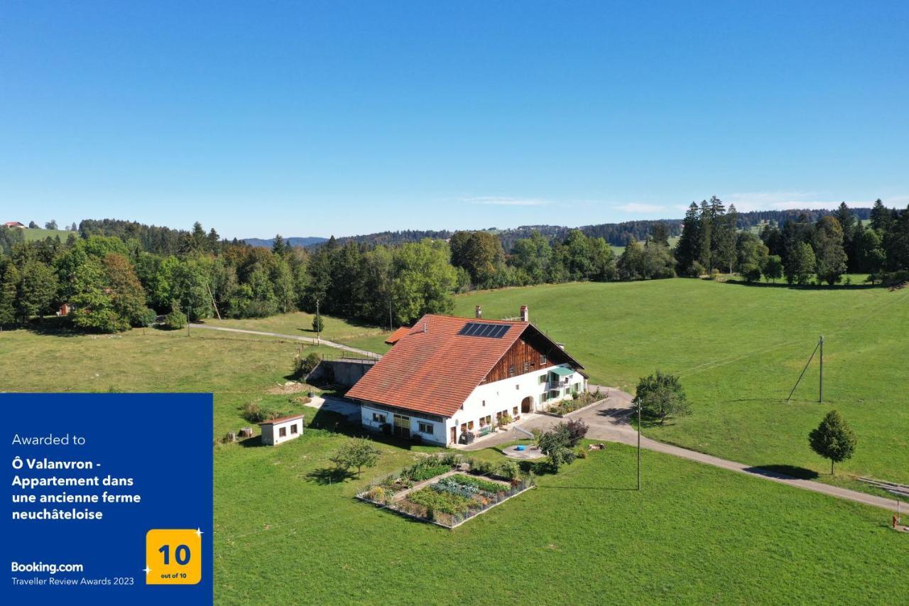 O Valanvron - Appartement Dans Une Ancienne Ferme Neuchateloise La Chaux De Fonds ภายนอก รูปภาพ